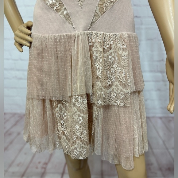 FREE PEOPLE “Dove Dress” Partial sheer Lace Drop waist tiered Skirt Size 10 EUC - Picture 6 of 16